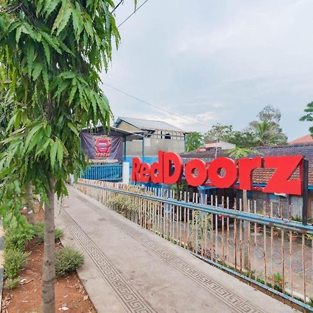 Hotel Reddoorz Syariah At Jl Pangeran Hidayatullah Cianjur Esterno foto